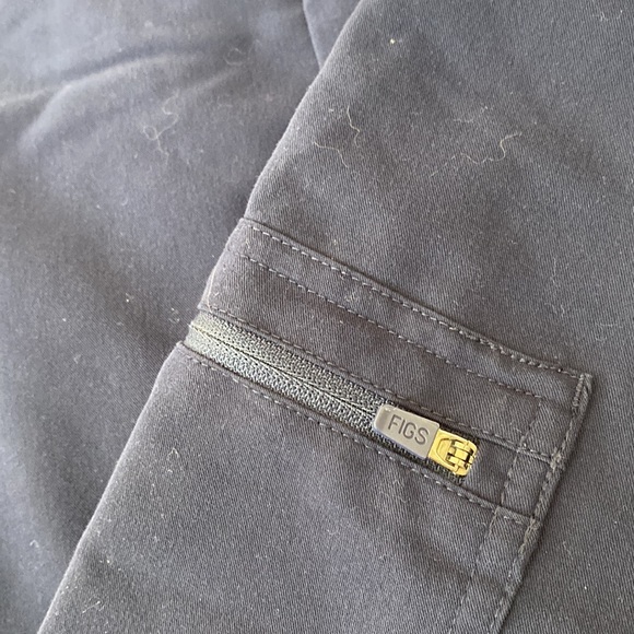 Figs Scrubs Set Navy Catarina One Pocket Top and Yola Scrub Pants Scrub Set XS S - Picture 4 of 15